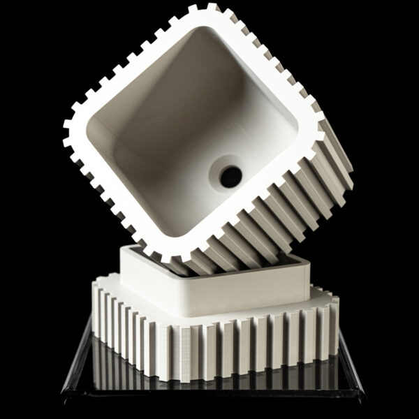 DSC02797 Stripes Saksija