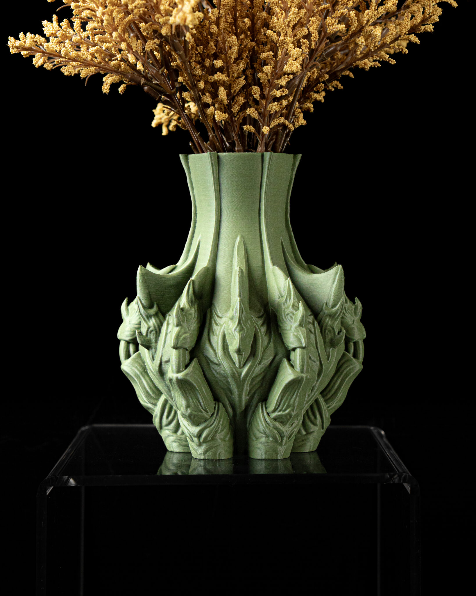 claw-vaza Claw Vase